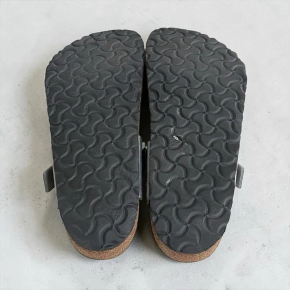 Birkenstock Silver Women’s Toe-Post Sandals! Size 9 / 9.5 / 40 (EUR) - Picture 9 of 12